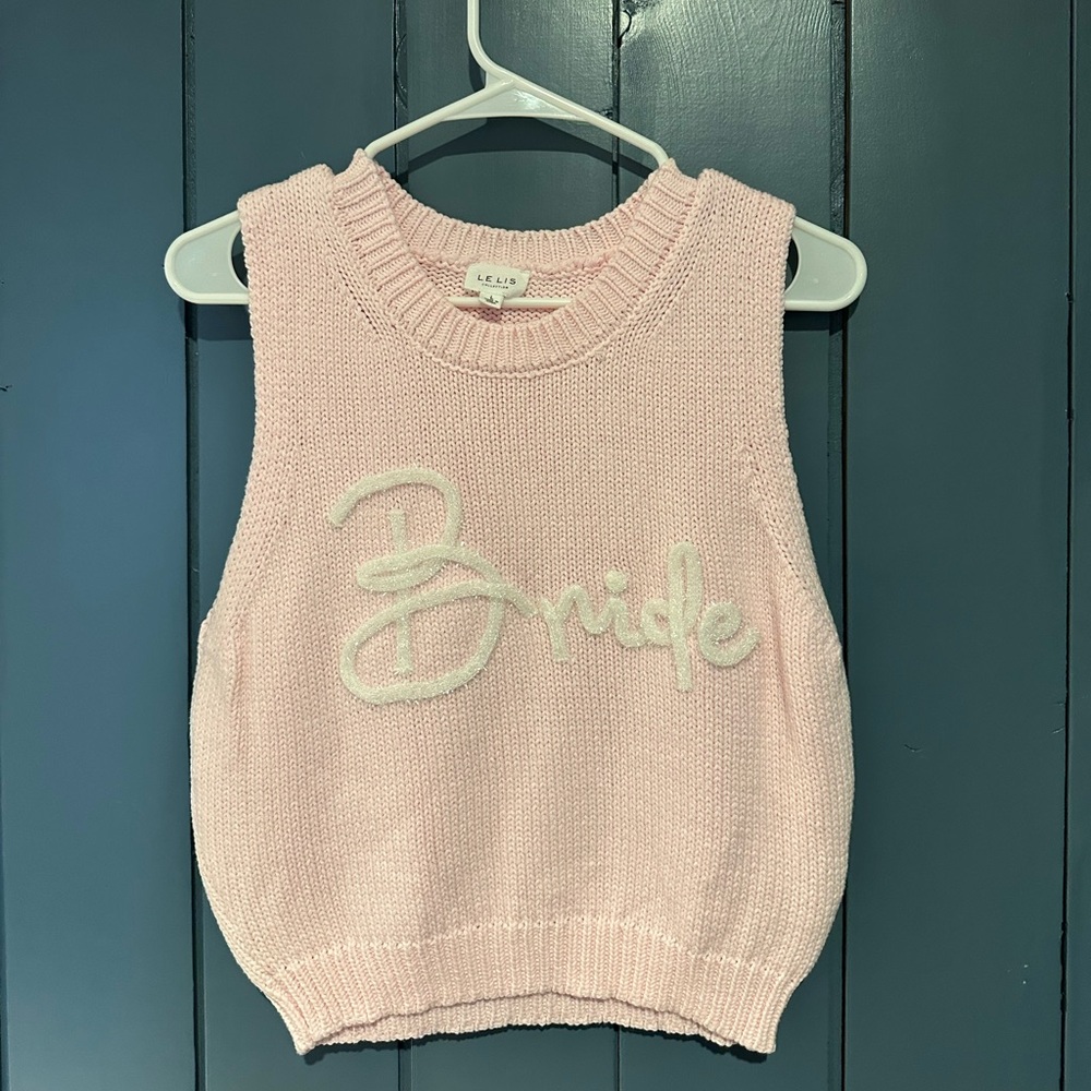 Pink Sleeveless Knit Top with Bride Embroidery. Lelis.